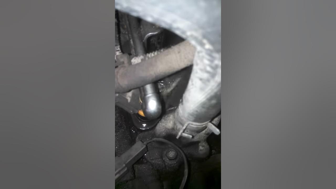 5.4 Triton intake leak - YouTube