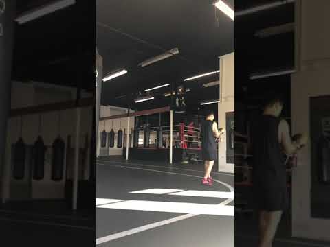 Andy’s Boxing V-log in Canada- Heavy bag work out (white gloves)