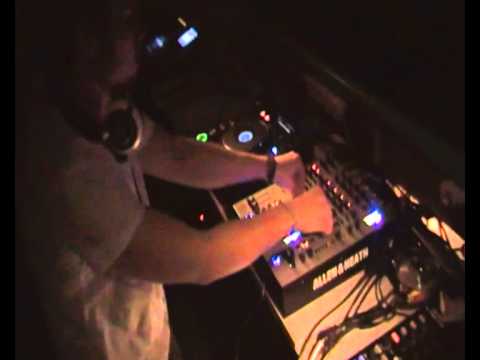 TIM GREEN plays BODY MONSTER (Leon) @ CirQ VENICE ...