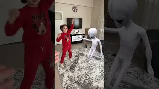 Eve Ali̇en Geti̇rdi̇