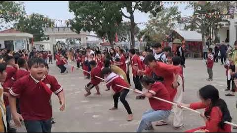 Học sinh trường TH Nguyễn Khắc Nhu thi kéo co trong ngày hội Stem