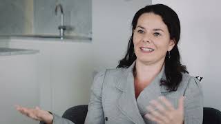 Catherine Pelosi: From boring office job to book deal, thanks to the Australian Writers Centre.