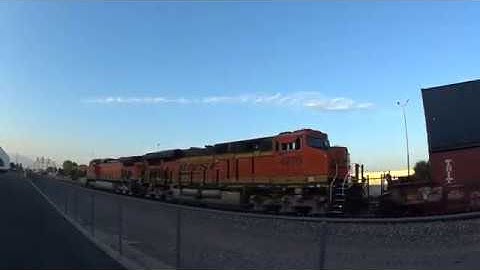 BNSF intermodal with 2 DPU