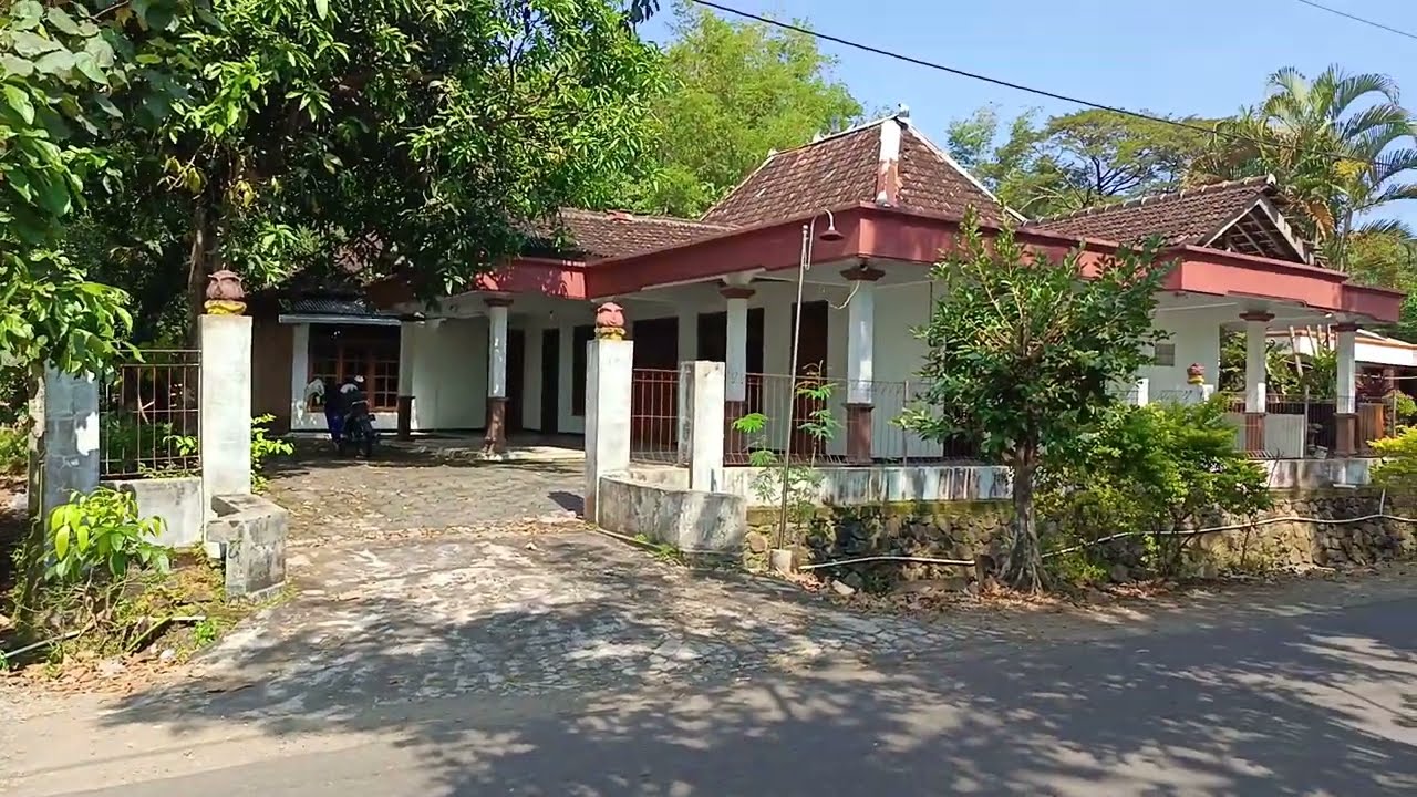 TERJUAL Rumah siap huni luas 445 m², dekat jalan raya, harga 325jt.