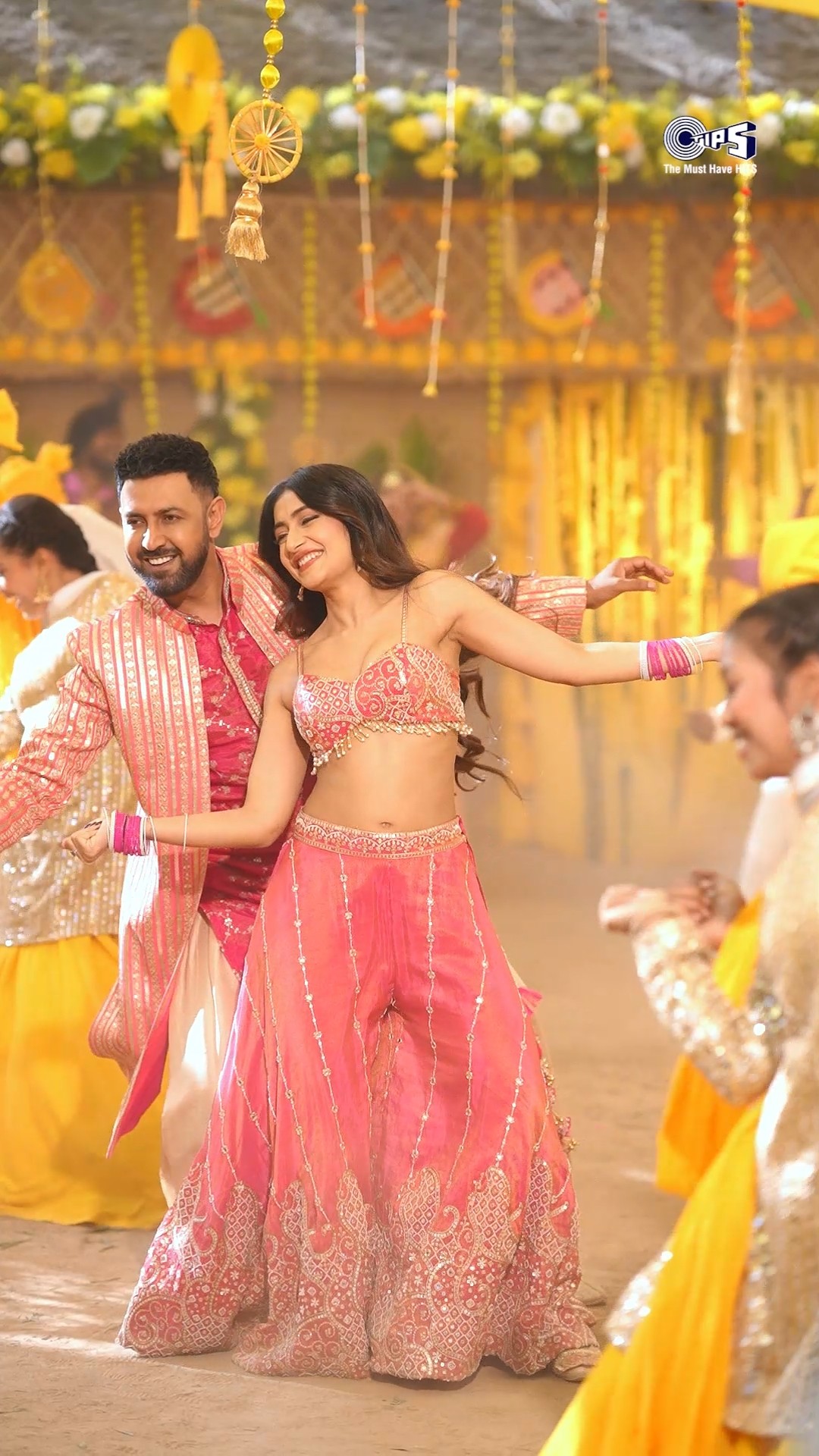 Oh jee karlo taiyariyaan!Aa raha hai gaana wedding season lai! #JuttiKasuri Releasing on 19 Dec