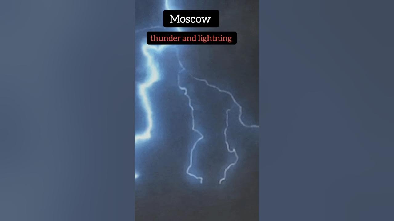 Молния гром буренка. Фиолетовая молния. Молния. Молния на темном фоне. Гром и молния.