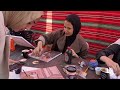 فنانات يشاركن بورشة فنية في مدينة غزة تهدف لتوفير مساحة للتعبيرعن أنفسهن وسط ظروف صعبة فرضتها الحرب
