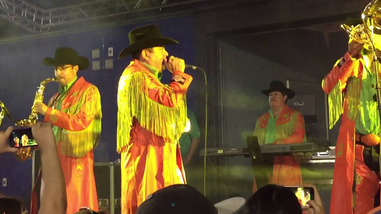 Banda Machos Raton BANDA MACHOS - Al Gato y Al Raton - Kennewick Fairgrounds 2015 - YouTube