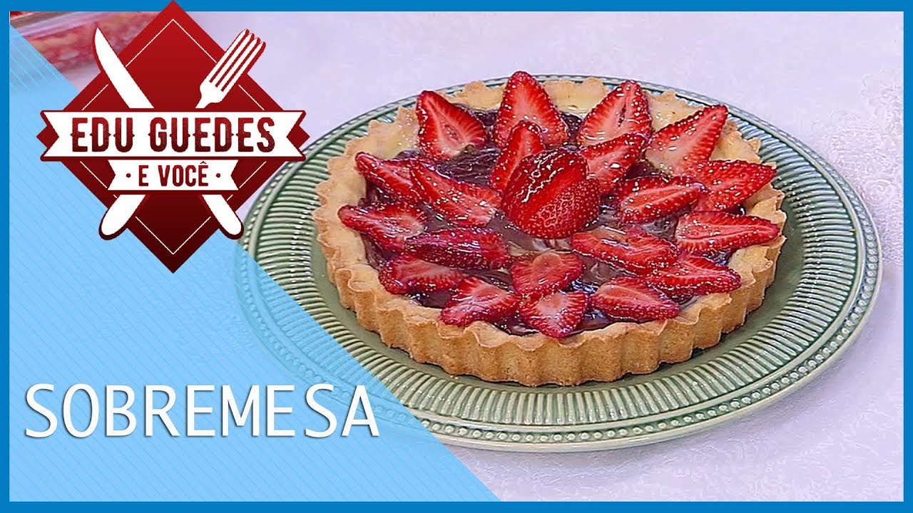 Convidada de Edu Guedes, Júlia Pereira prepara torta de morango alemã