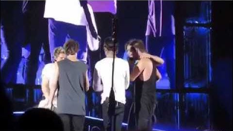 Harry Styles crying because Zayn quitting and last Group hug as 5/5