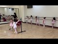 Bailarinas aprenden a hacer tendu en clase de baile en Houston #shorts