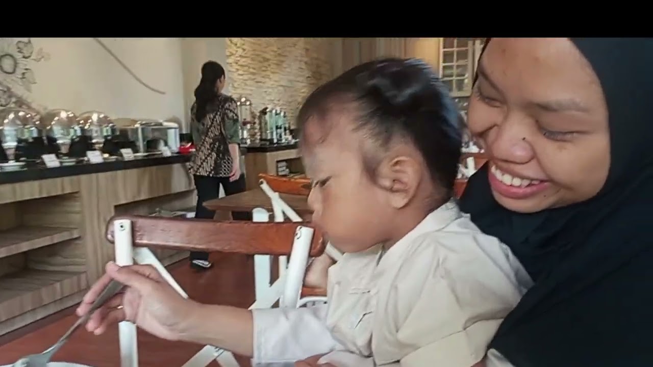 Liburan Anjani Ke Jember dan Surabaya