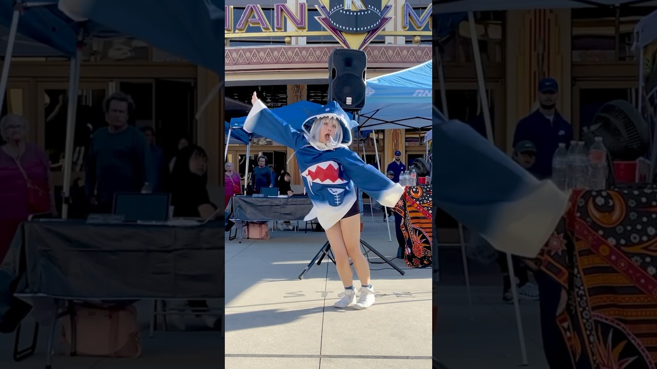 Classic dragon dance by a shark 👌 [Gawr Gura Cosplay]