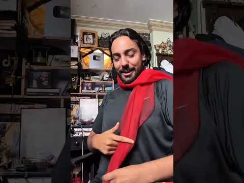 الشال الاحمر اهو باين من عندك المتحدث الرسمي باسم العظمه جو ترند