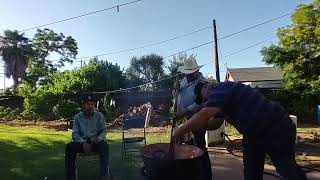 Pues aquí nos están preparando unos chicharroncitos