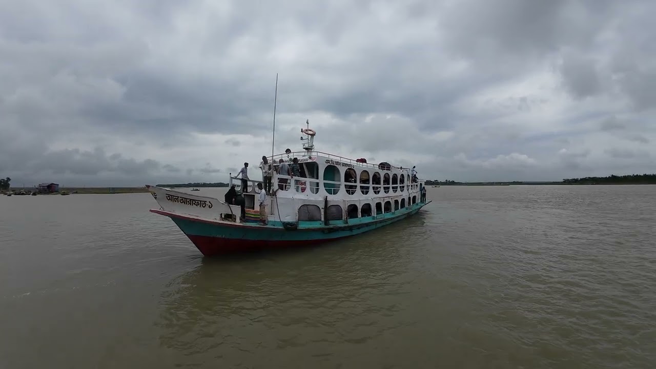 লাহারহাট লঞ্চ ছাড়ার দৃশ্য ৩। ৪ জুন ২০২৫।