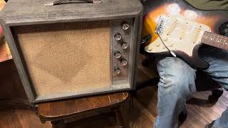 Mid 60s Sears Silvertone Model 1482 Tube Amp Demo