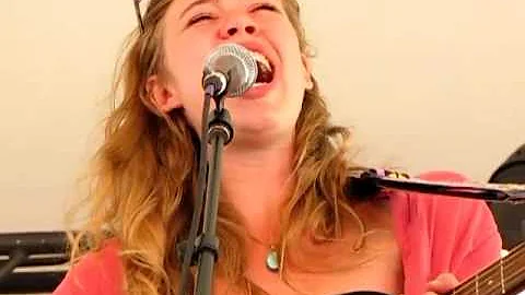 Amy Carson Hunter - Left In The Darkness @ Summerf...