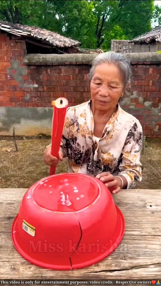 बेटी ?‍? ने बूढ़ी मां ?के लिए Bucket ? बनाया ???_mini_woodworking_skill /woo_hand_craft #shorts