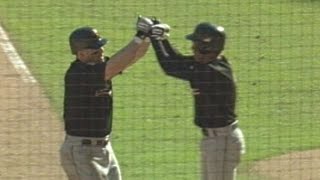 HOU@STL: Bagwell clubs 39th home run of 2001 season