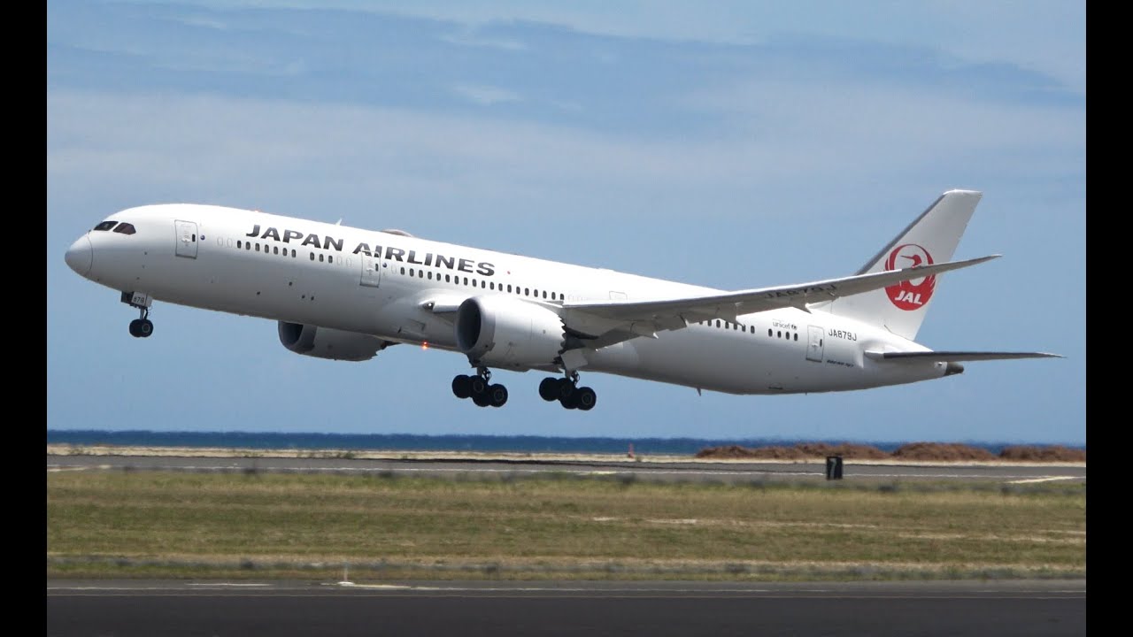 Japan Airlines 787-9 take off, HNL