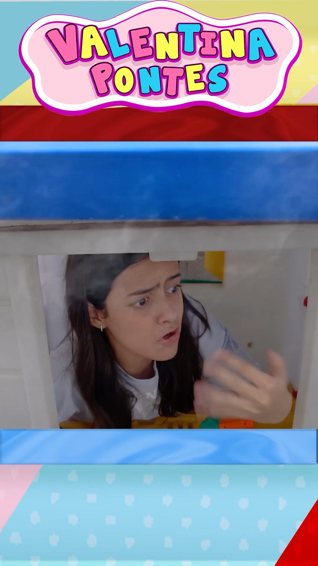 Valentina and her friend pretend play Play neighbors with toy houses