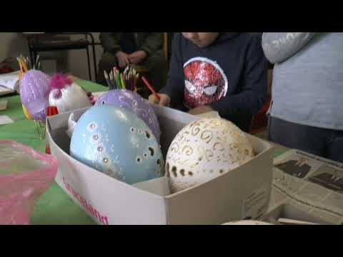 Video: Ako Sa Vyrábajú Korálkové Kraslice