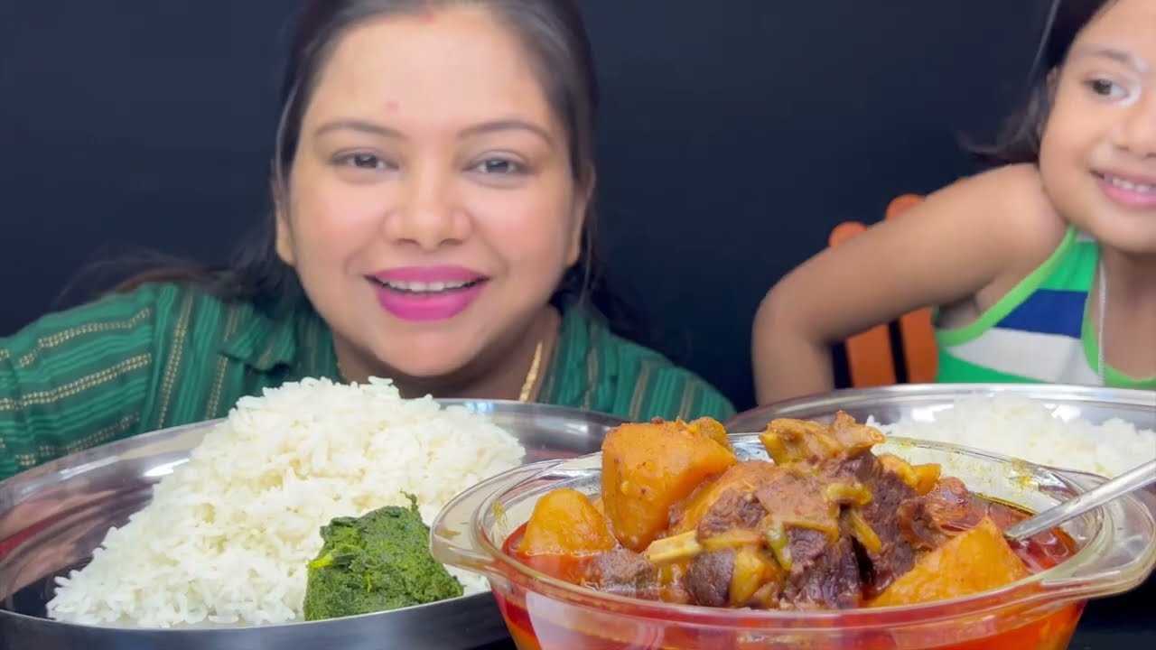 মা আসছে না,সব কাজ করতে হচ্ছে,তাই মোহর কে নিয়ে আজ খেতে বসলাম।আলাদা করে ওকে আর খাওয়াতে যেনো না হয়।