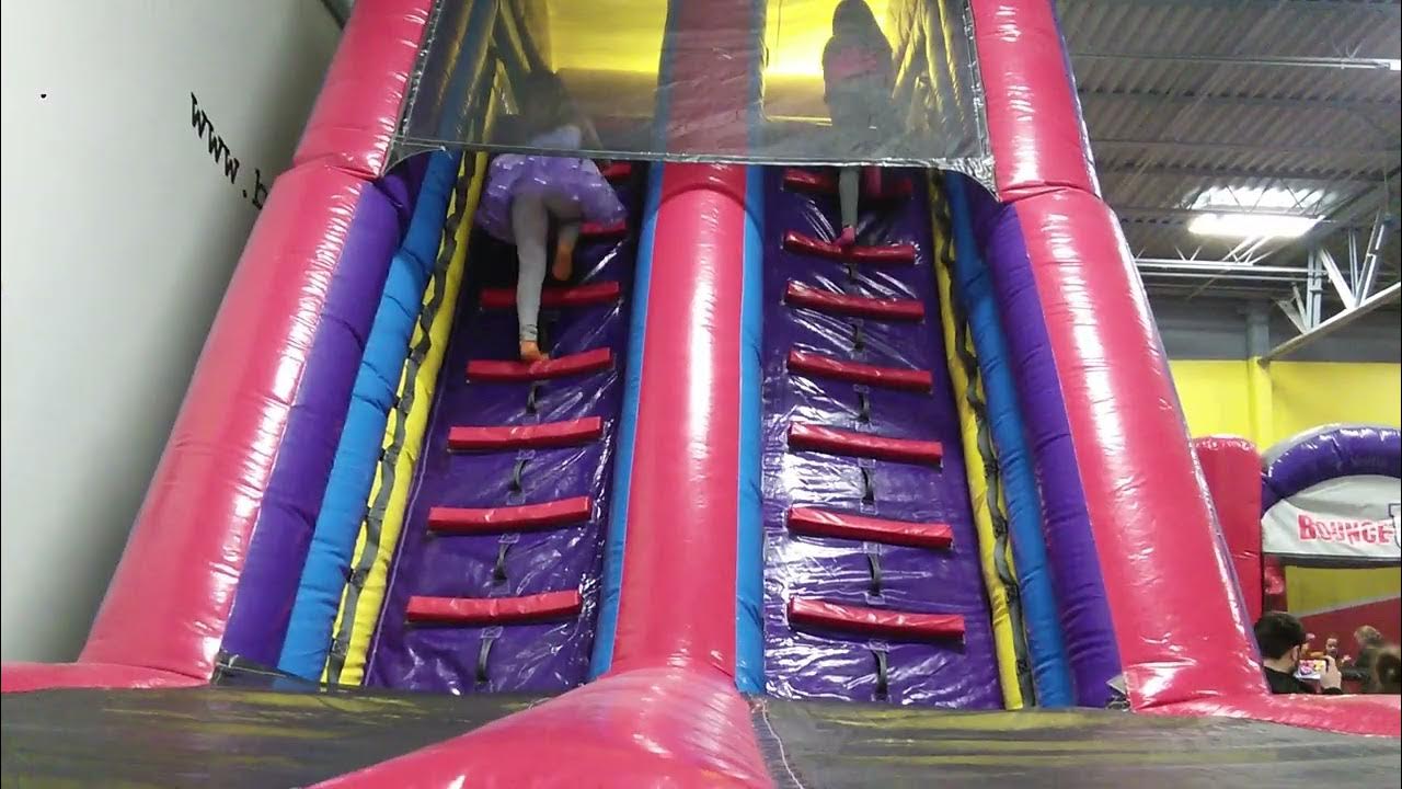 Charlotte and Friends are at St Louis bounceu at Charlotte's birthday