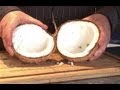 Comment ouvrir une noix de coco frache rapidement et facilement avec des outils que tout le monde possde