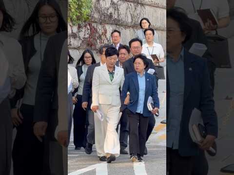 회의 후 내려오는 김현,전진숙,송재봉,이건태,허영 의원 #shorts #shorts #2026