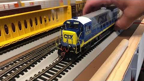 Review: Rapido CSX B36-7 with Ditchlights