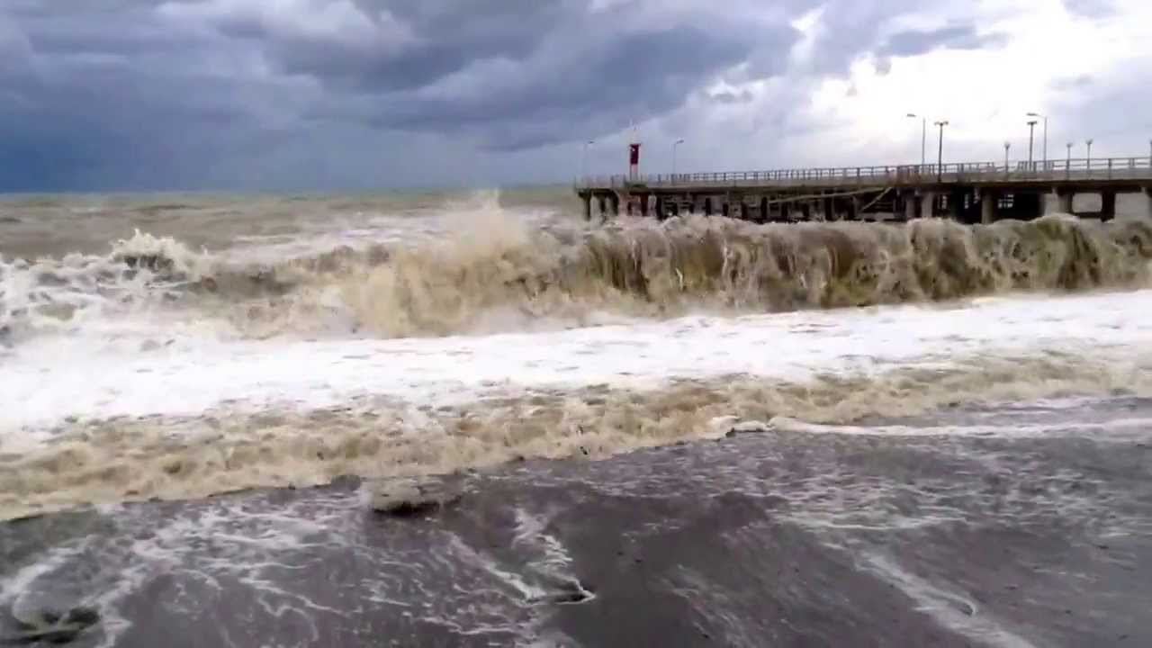 шторм в дагомысе сегодня. погода в сочи. стихия в дагомысе. дагомыс после шторма. дагомыс после шторма.
