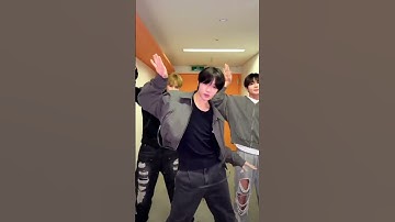 why bro twerking like that 💔#kpop #txt #txtmoa #soobin #beomgyu #taehyun #yeonjun #hyuka