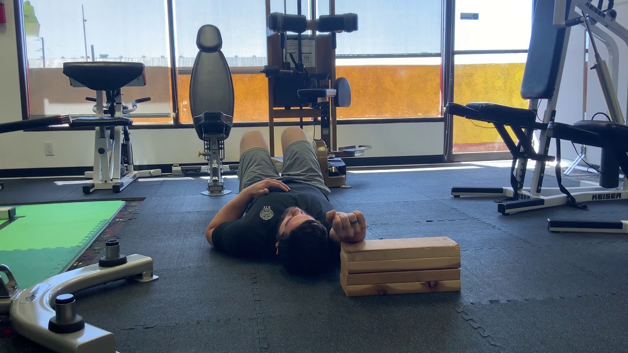 Lying Shoulder Flexion Isometric Serratus Anterior Inferior Youtube 