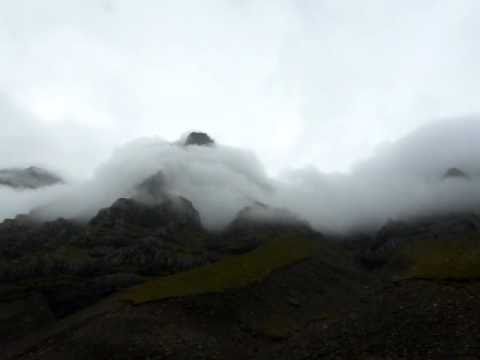 Video: Berggipfel Und Leichte Wolken