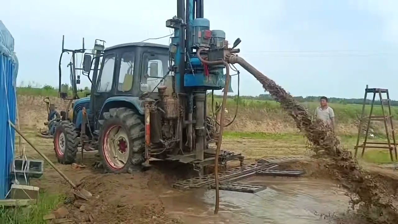 Tractor type reverse circulation drilling rig
