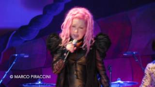 CYNDI LAUPER: "Goonies R Good Enough" live in Italy - Detour chords