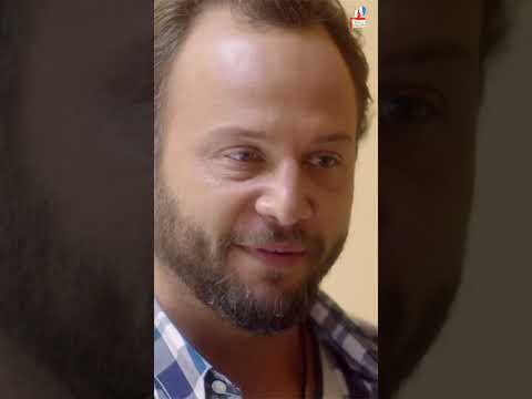 ليلة لما تقابل حبيبتك وانت نازل على السلم 