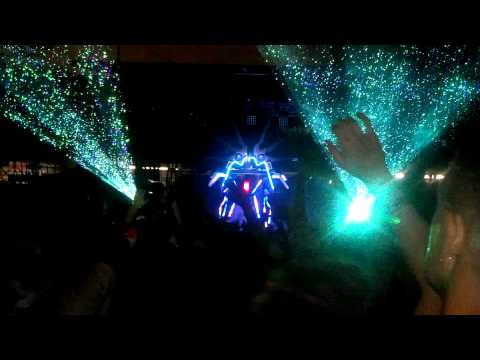 Skrillex Performing Birdy Nam Nam Remix "Goin In" SAMF 6/16/12