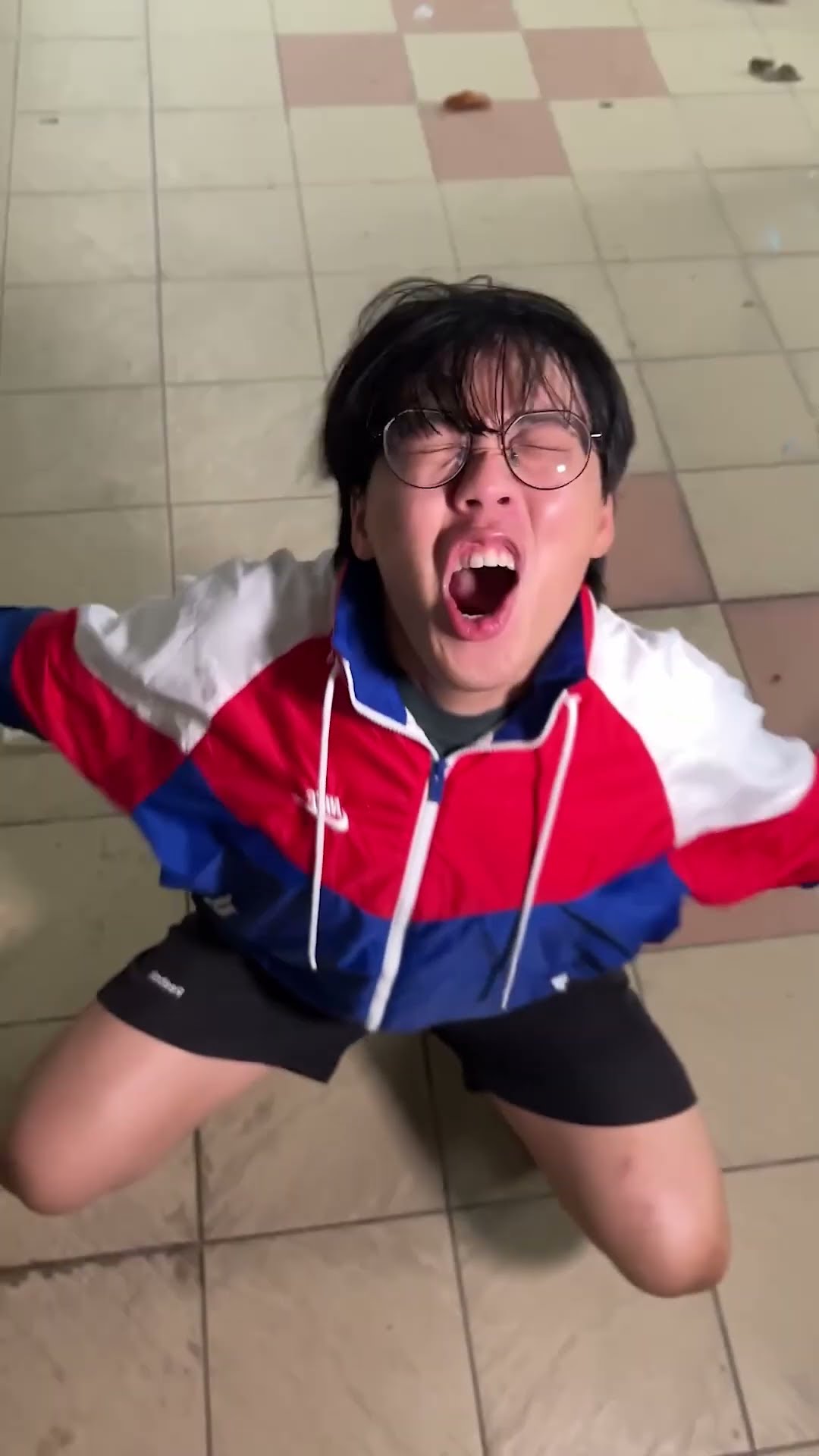 Eating CAKE Be Like... #shorts #mingweirocks