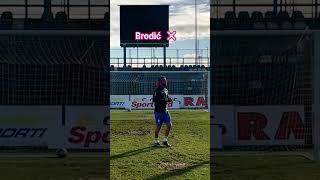 Dobro je što nogomet igraju bez poveza 😜 #HrvatskiTelekom #maxsport #connectingyourworld