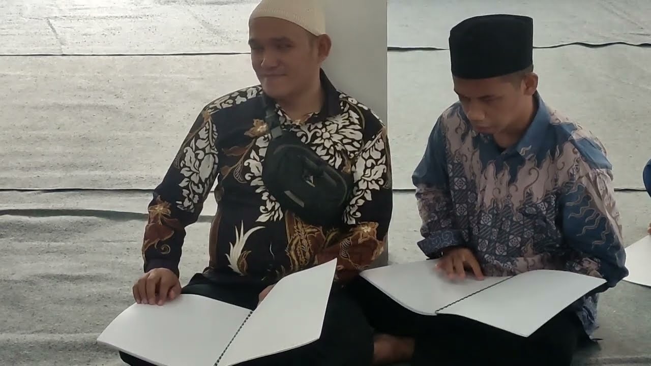 TUNANETRA KENDAL BELAJAR MEMBACA HURUF BRAILLE AL QURAN