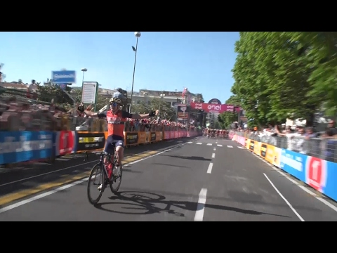 Cyclist celebrates Giro d'Italia 'stage win' one lap early – video