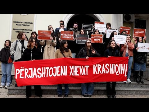 Protestë para fakultetit të Edukimit, 27 studente e akuzojnë profesorin për ngacmim seksual