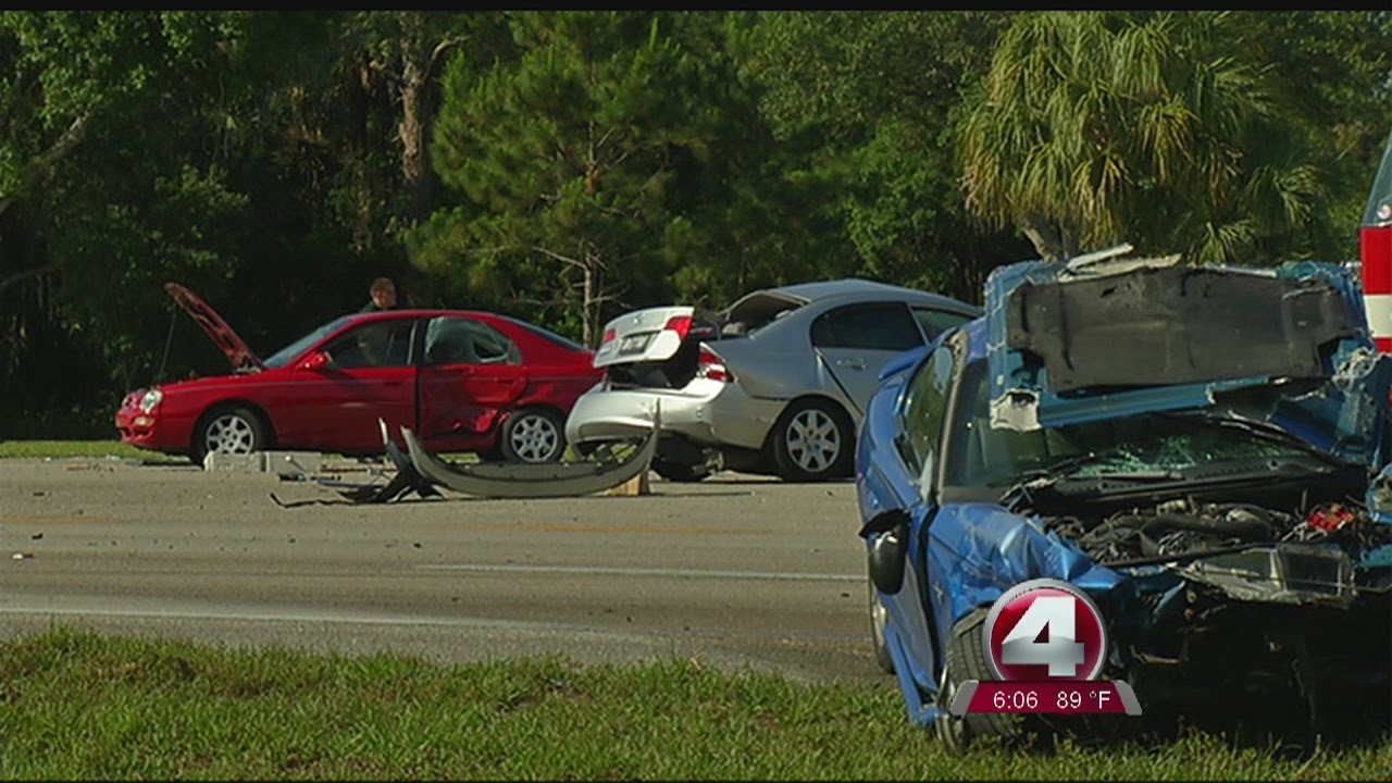 Fatal crash reported in North Ft. Myers - YouTube