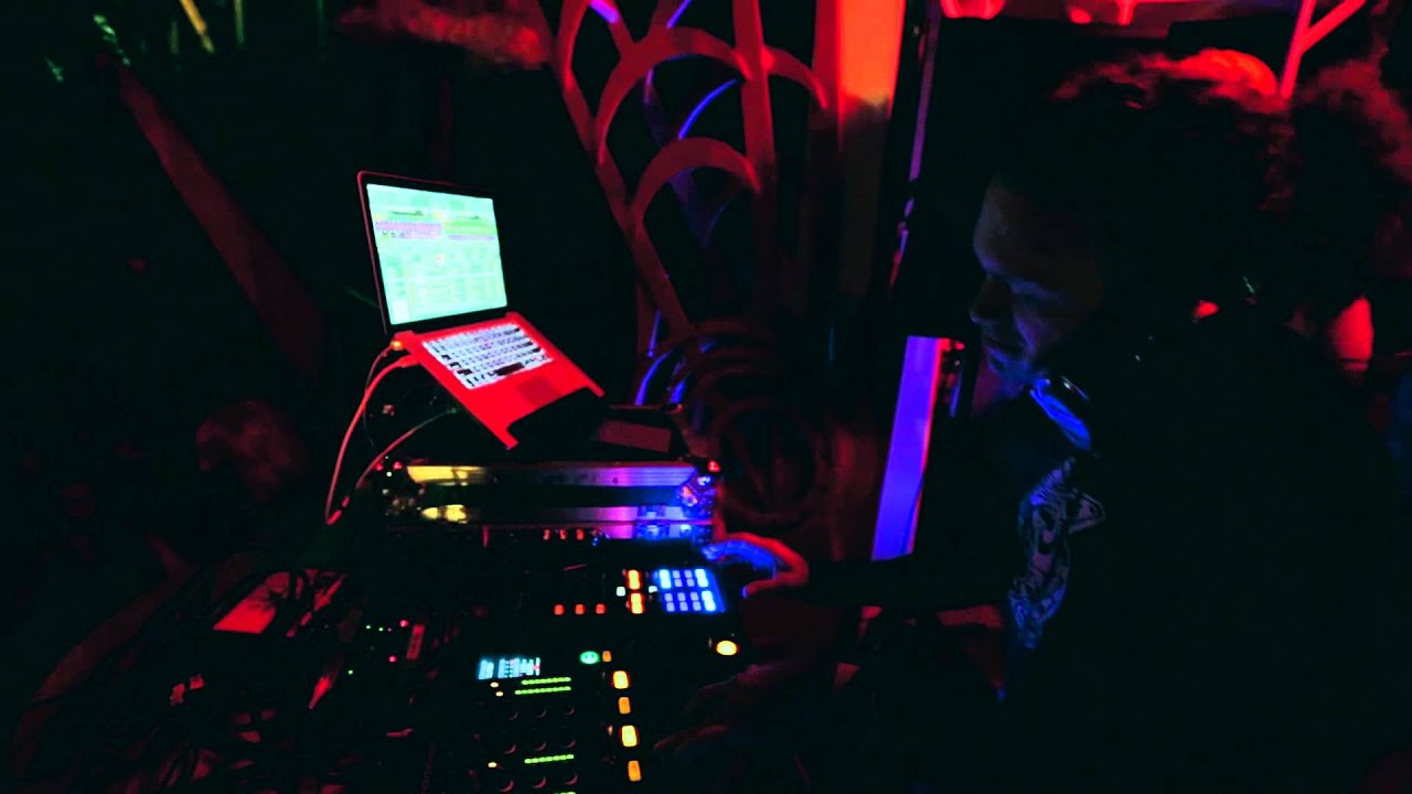 Sammy Bliss live at The Bounce 2012!