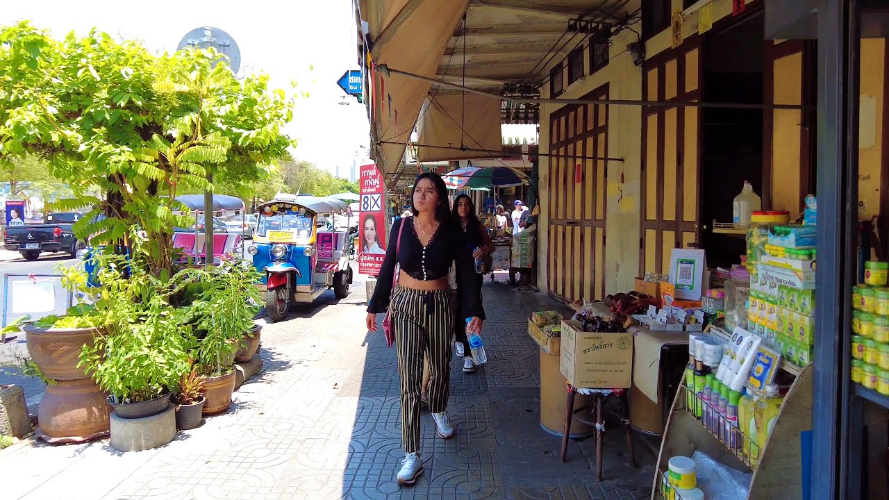 4K 🇹🇭 Walking Old Town Road in Bangkok | Tha Phra Chan to Sanam Chai MRT Station