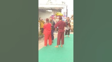 Seni Palang Pintu Betawi Mencabut Golok