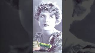 Cílios postiços podiam te deixar CEGA em 1920